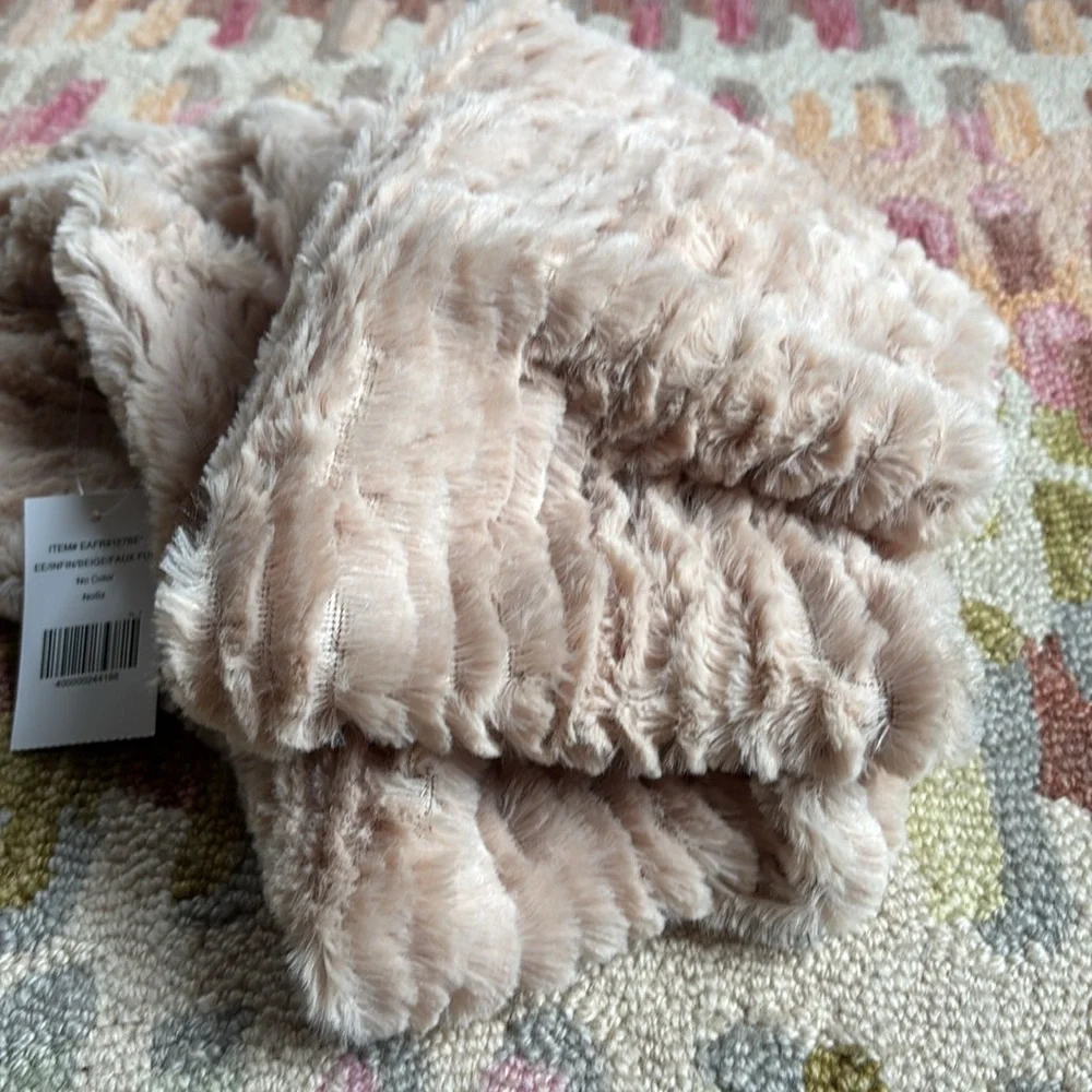 Mia & Tess Faux Fur Infinity Scarf Beige Creamy Soft NWT